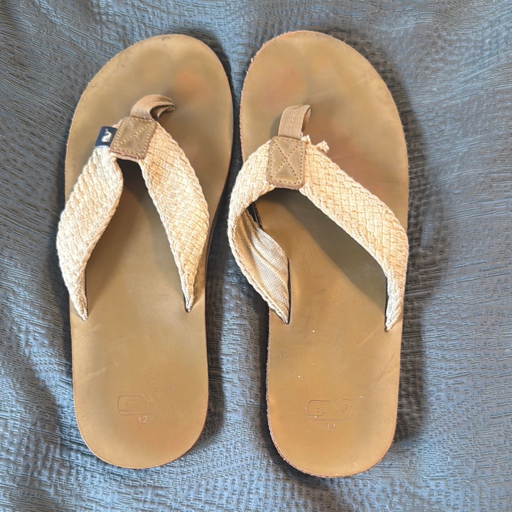 Vineyard Vines Tan Flip-Flop Sandals with Textured Straps